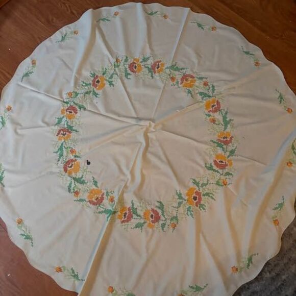 Vintage Embroidered Round Tablecloth – Floral Cross-Stitch - Picture 1 of 1